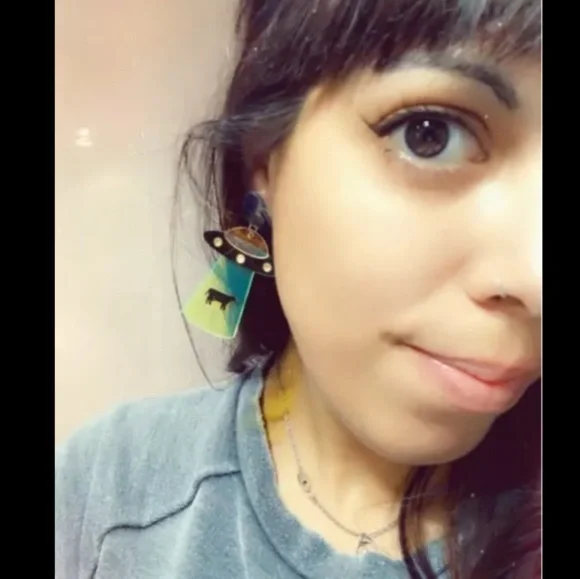 Beam Me Up Scottie UFO Earrings - Picture 6 of 8